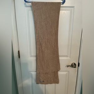Barefoot dreams scarf
